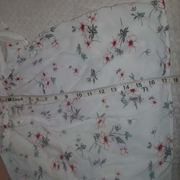 BAILEY and Chloe cold shoulder pretty floral top small - Picture 4 of 9